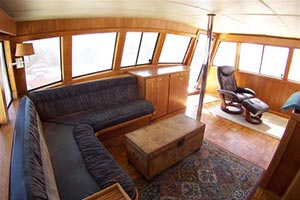 trawler motoryacht main saloon